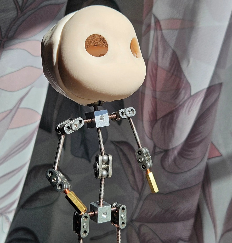 the character’s metal skeleton, with the head currently being created perched on top 